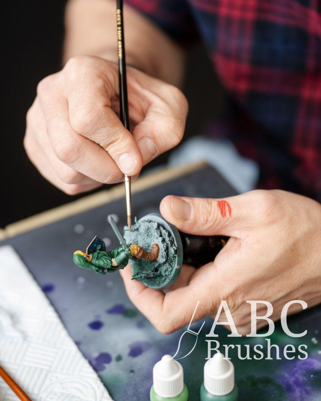 Painting a legend of Zelda mini, with a Pro Arte Imperium paint brush.